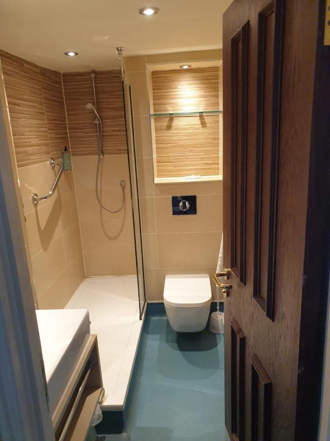 塔维斯托克 The Queen'S Head Wetherspoon酒店 外观 照片